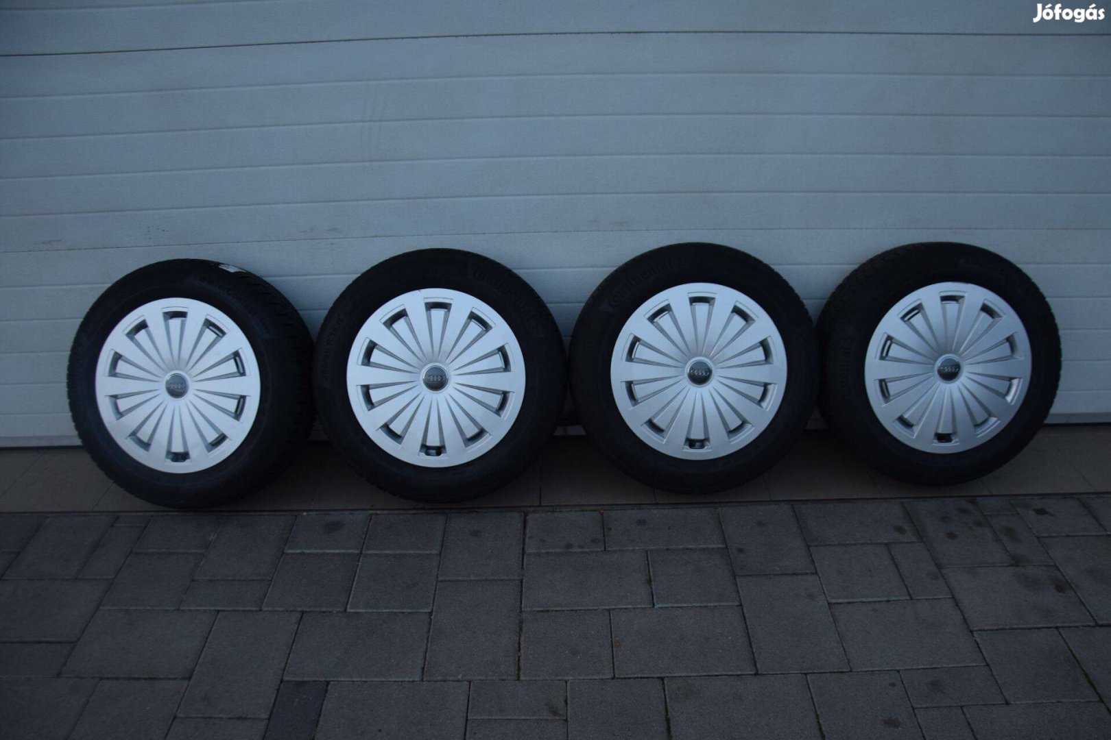 Audi 16-os alufelni dísztárcsával 8W0601025
