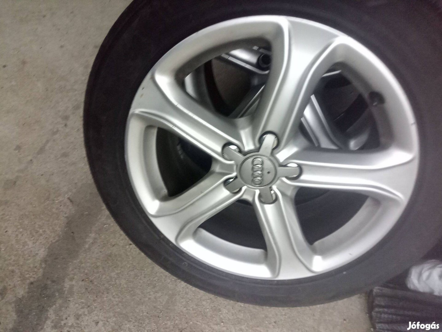 Audi 17es alufelni garnitúra 225/50r17 újszerű gumikkal eladó!