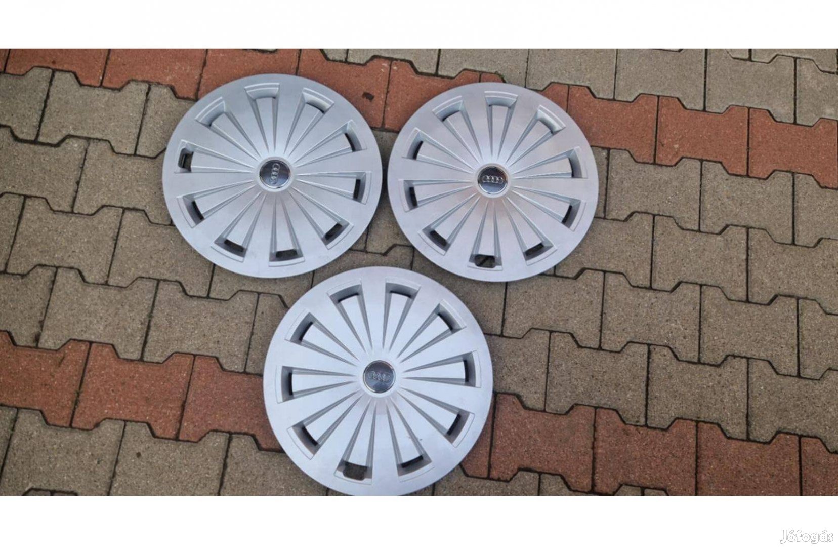 Audi 3 db Új gyári dísztárcsa A3 A4 A6 S4 B9 16" cikkszám: 8W0601147