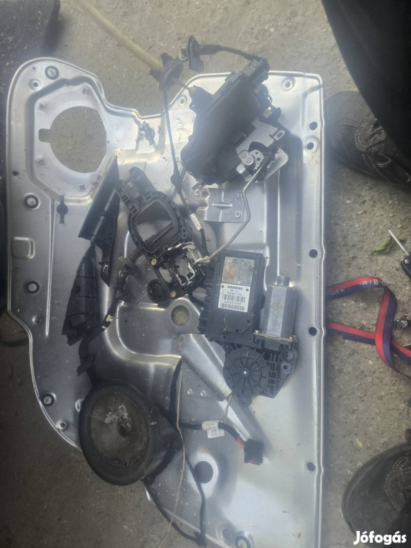 Audi A2 jobb első ajtó sallangok 