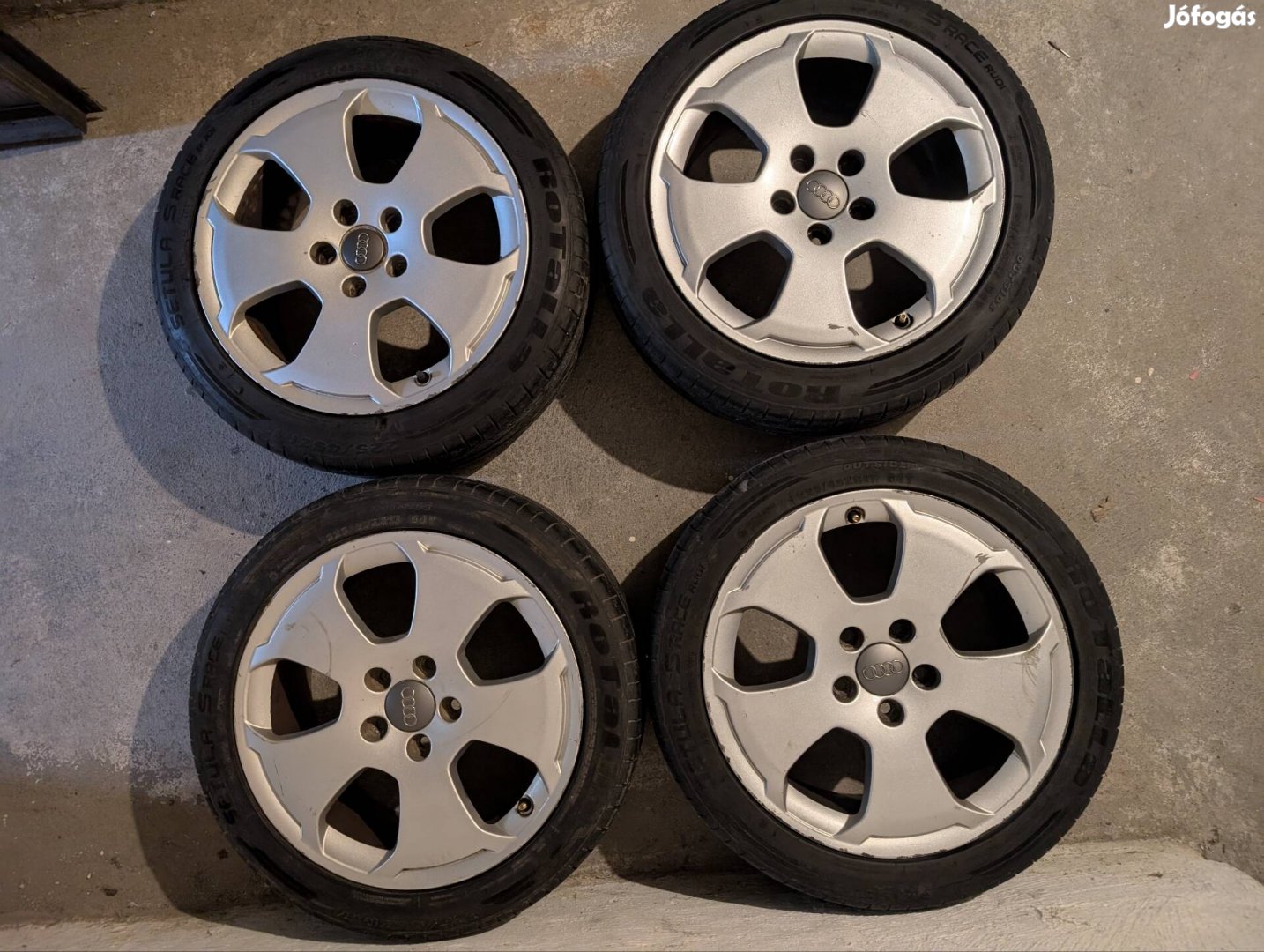 Audi A3 17" alufelni 225/45r17 nyári gumival 