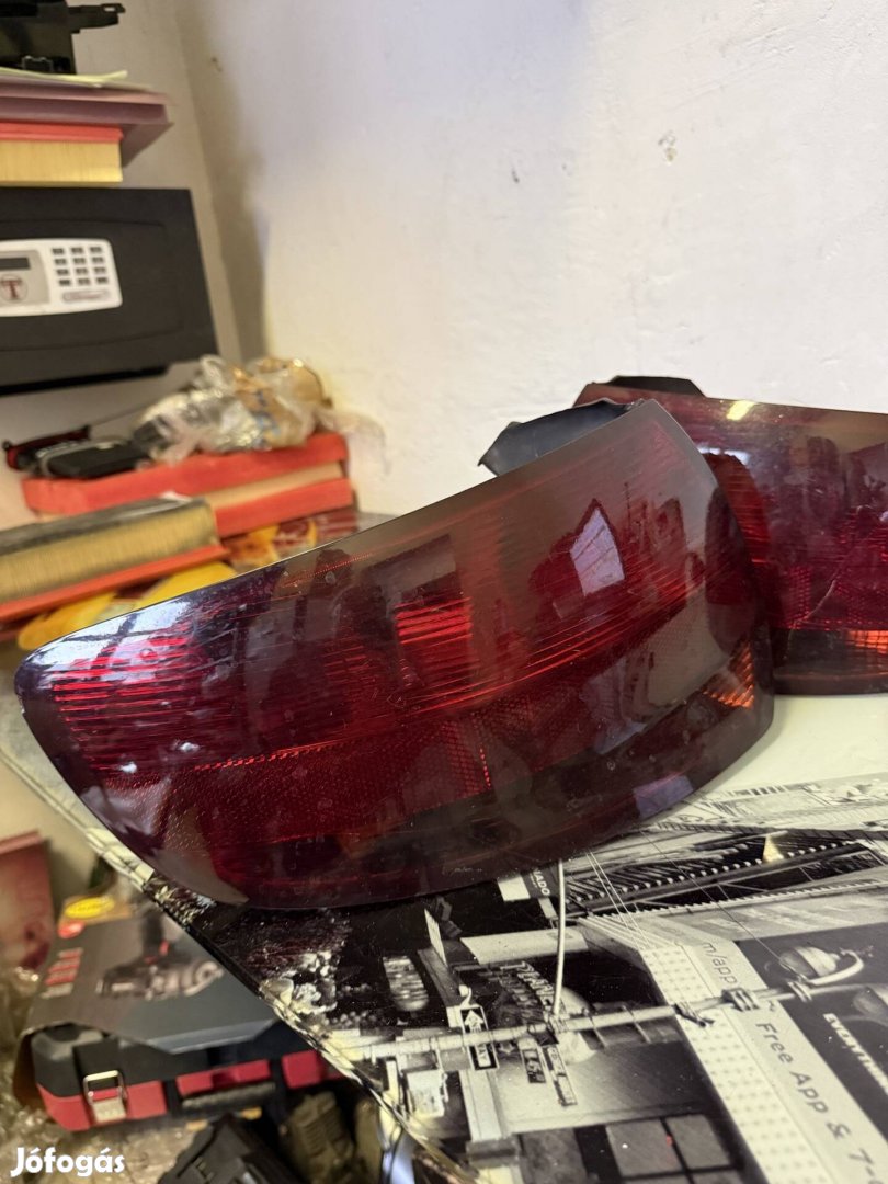 Audi A3 5 ajtós bal hátsó lámpa 8P4 945 095 G