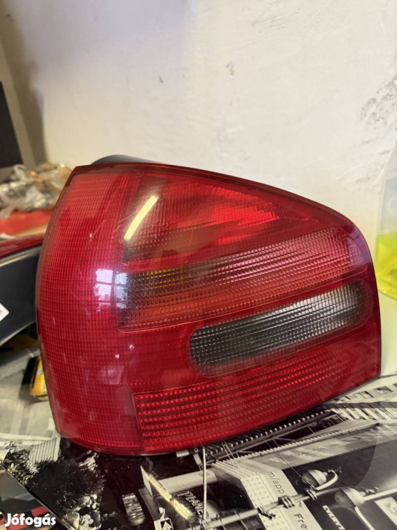 Audi A3 8L bal hátsó lámpa 
