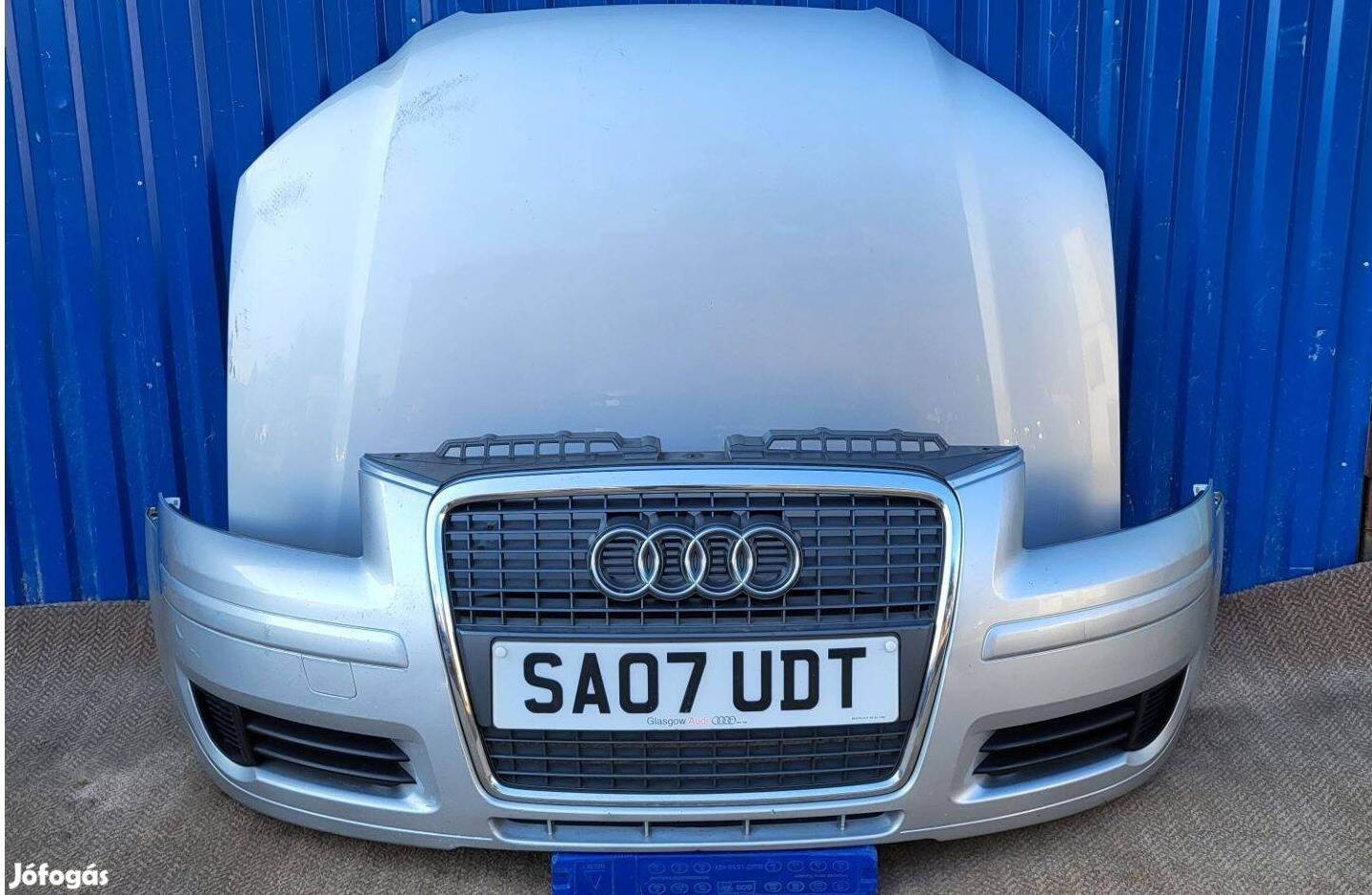 Audi A3 8P 2004- gyári 8P4807437 első lökhárító ezüst