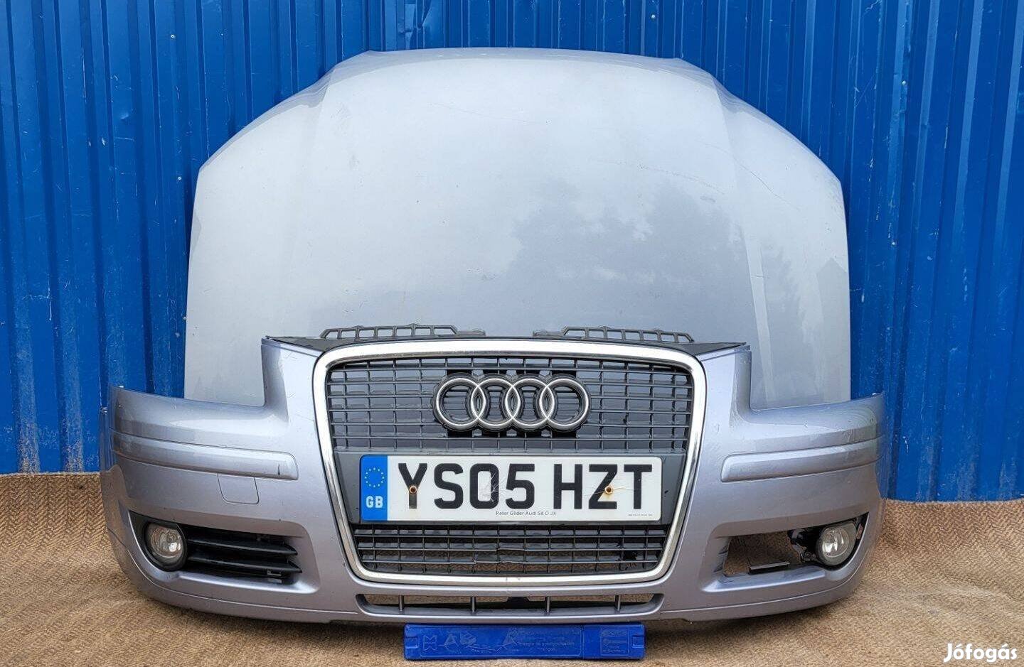 Audi A3 8P 2004- gyári 8P4807437 szürke első lökhárító, homlokfal