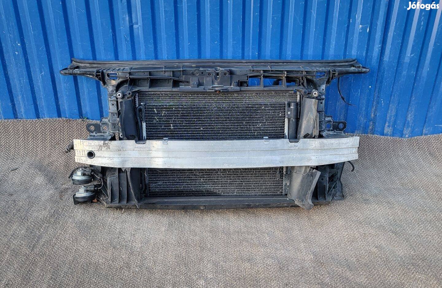 Audi A3 8P 2008- gyári 8P0805594C homlokfal benzin hűtő, ventilátor