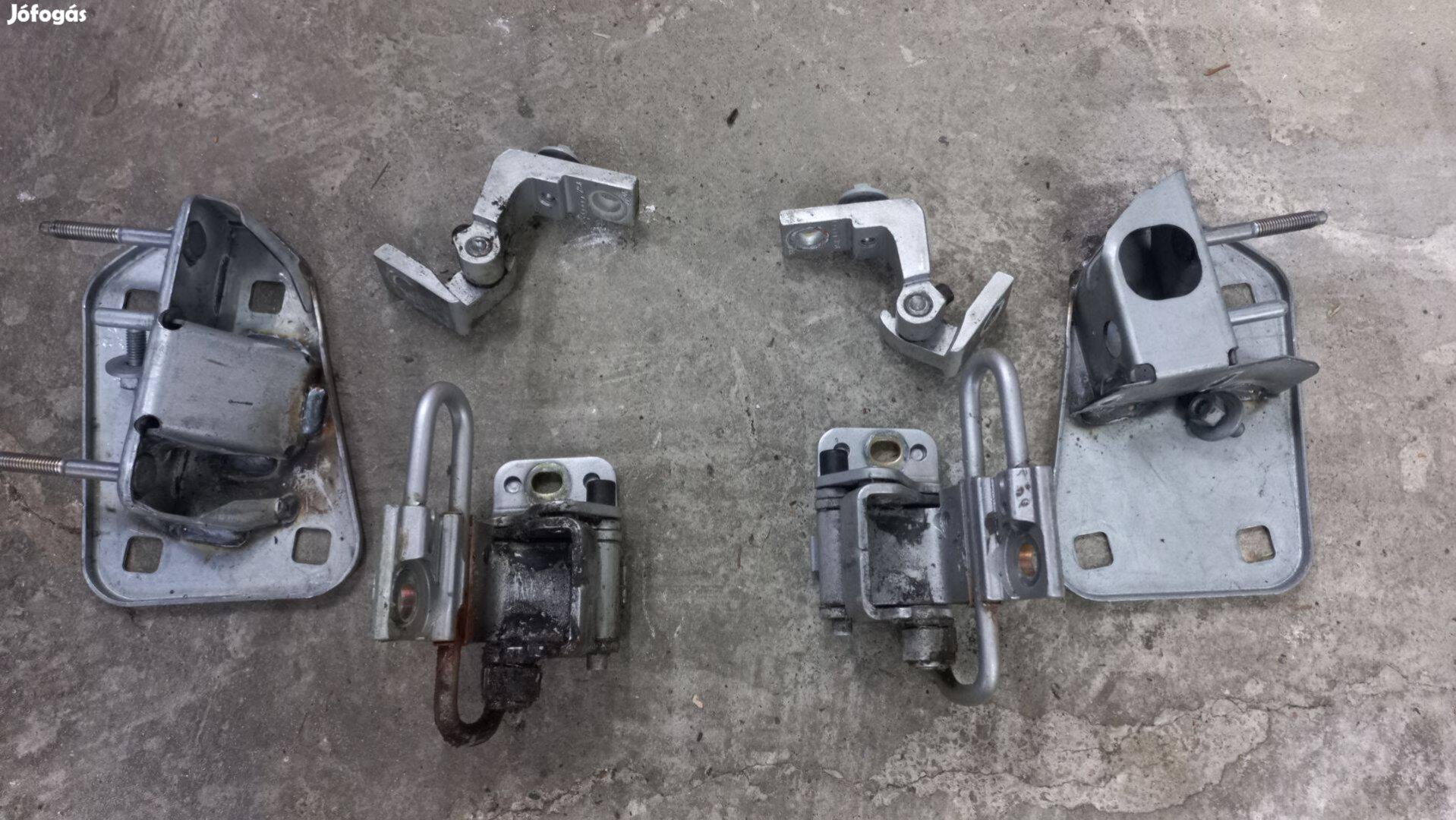 Audi A3 8P első ajtóhatárolók és zsanérok