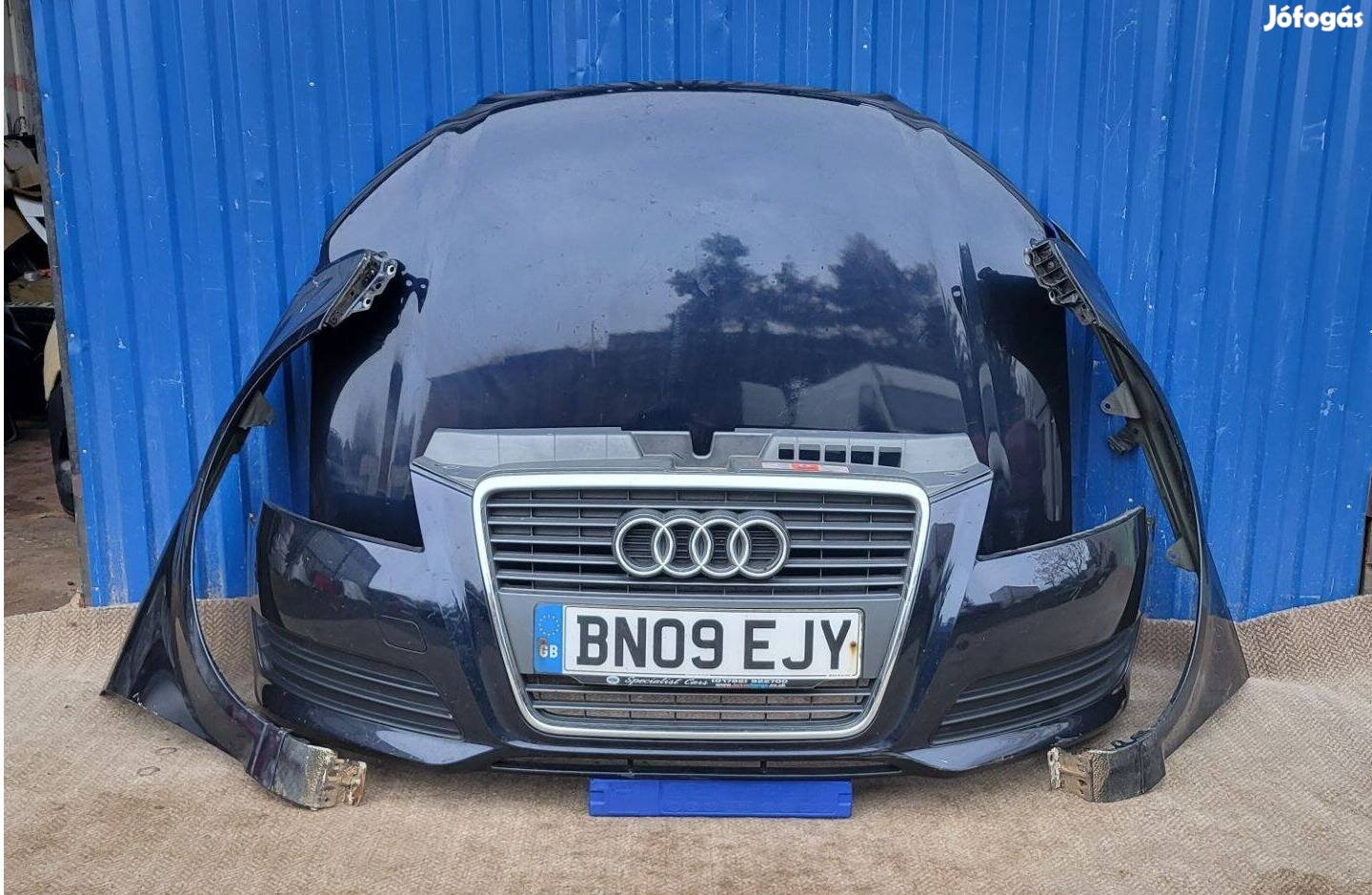 Audi A3 8P facelift 2008-12 gyári 8P0807437H első lökhárító, hűtőrács