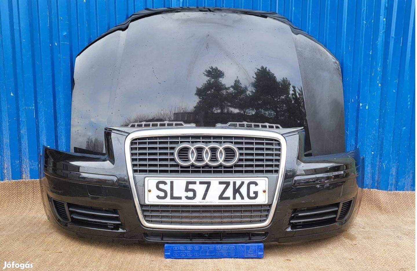 Audi A3 8P gyári 8P4807437 fekete első lökhárító, homlokfal