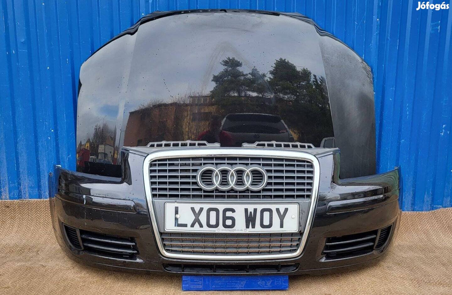 Audi A3 8P gyári 8P4807437 fekete első lökhárító, motorháztető