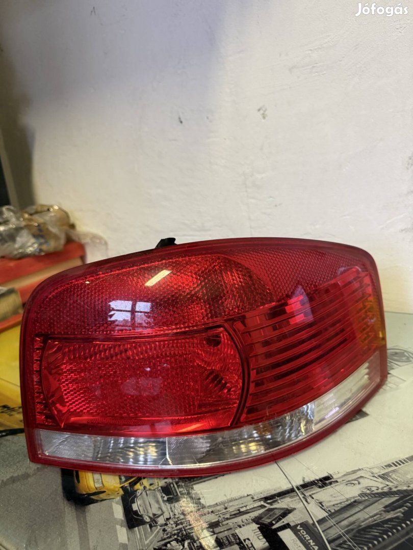 Audi A3 8P jobb hátsó lámpa ( 3 ajtós ) 9P0 945 096