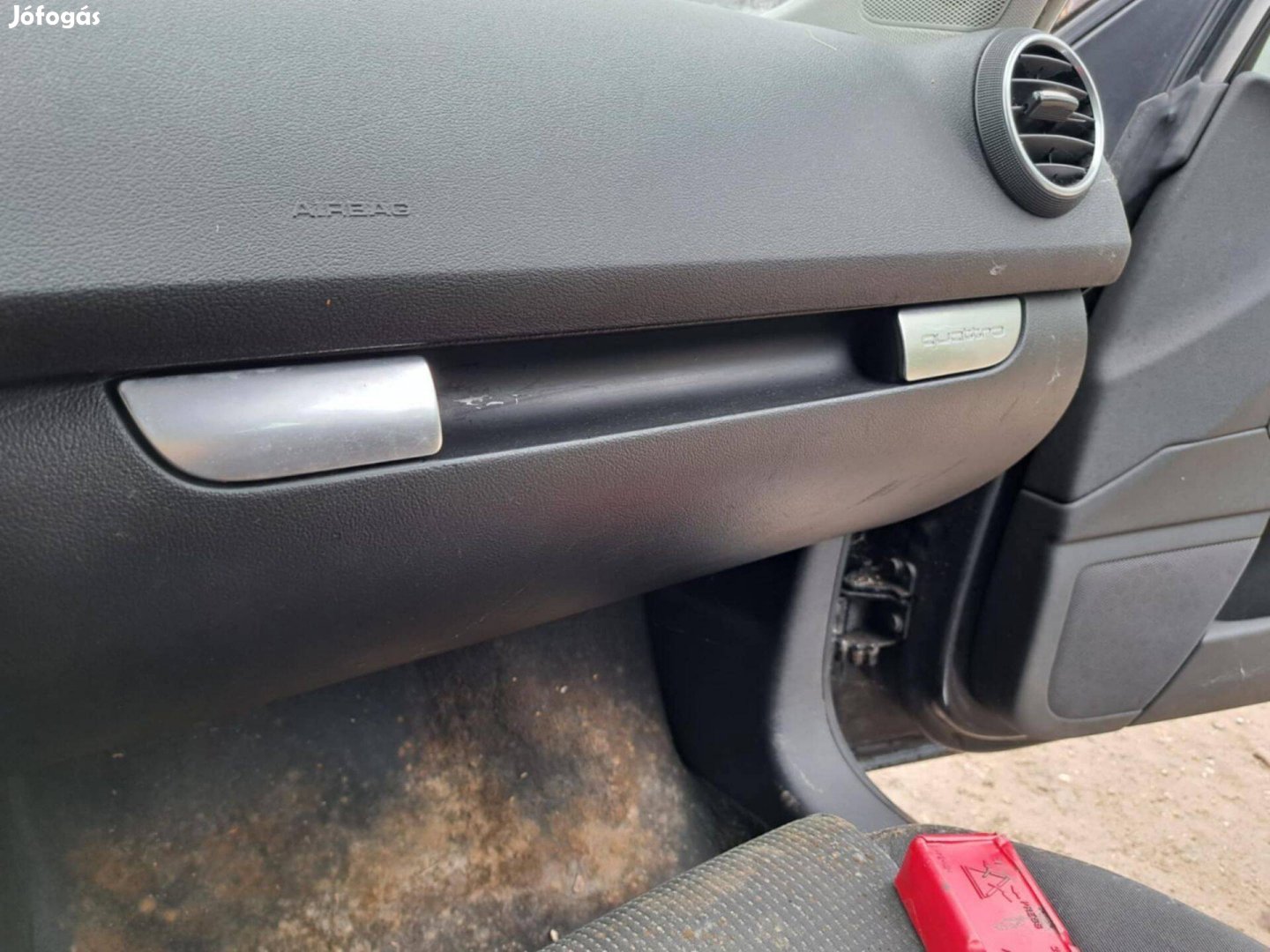 Audi A3 8P kesztyűtartó