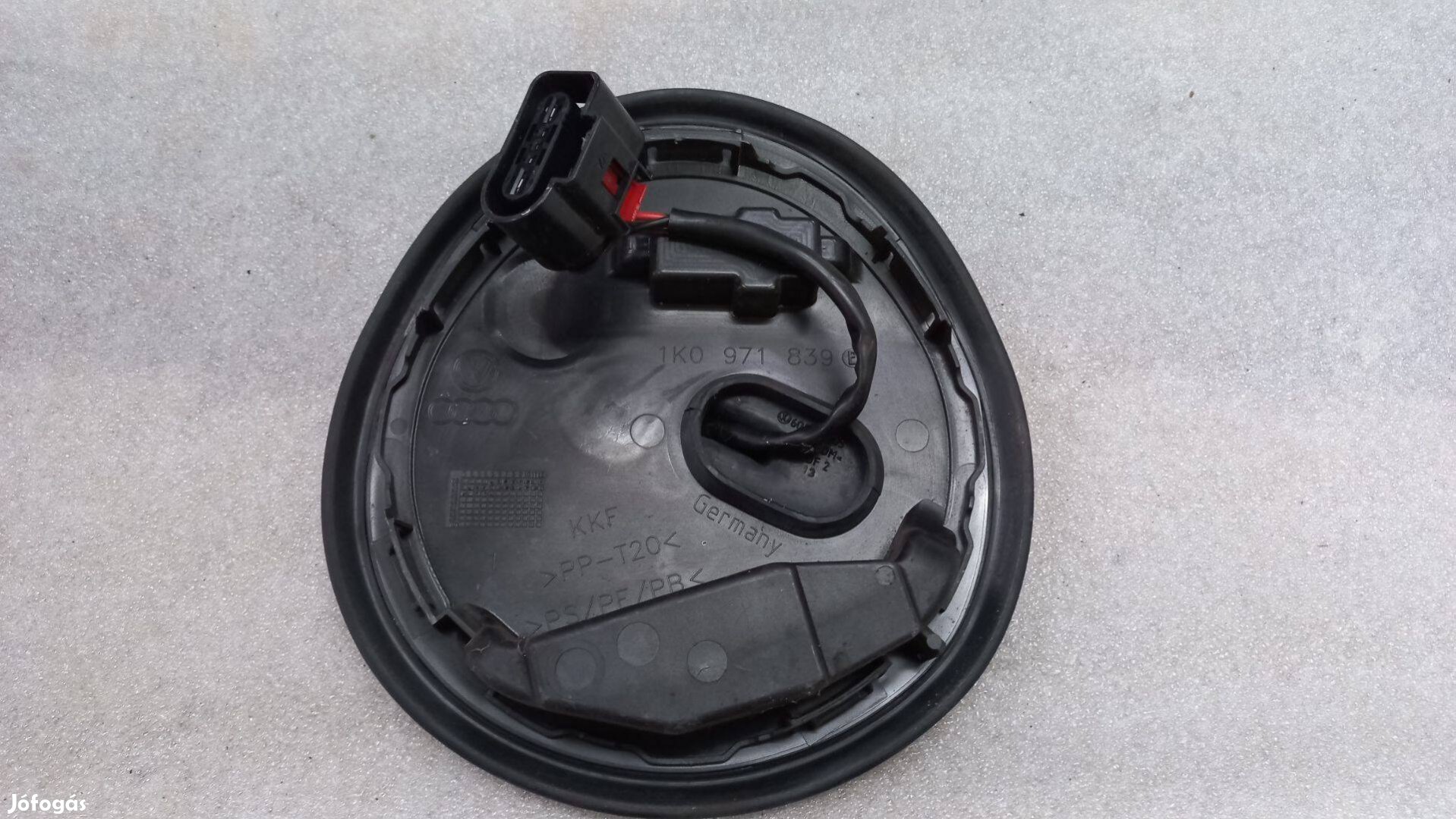 Audi A3 8P üzemanyagszivattyú fedél és csatlakozó