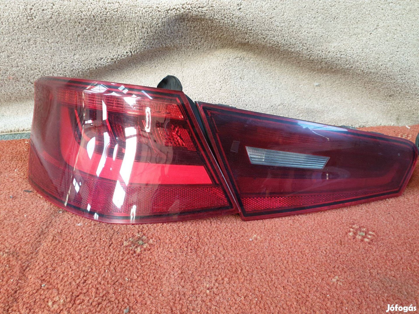 Audi A3 8V bal hátsó belső lámpa 8V3945093B