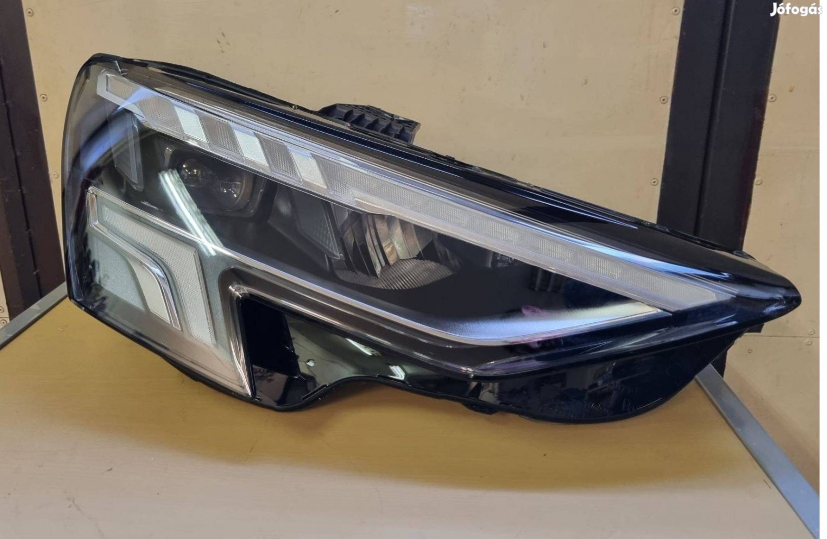 Audi A3 8Y Jobb első fényszóró 8Y0941034
