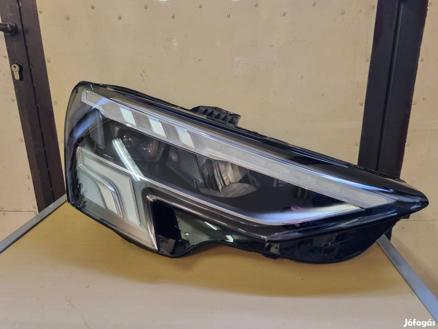 Audi A3 8Y Jobb első fényszóró 8Y0941034