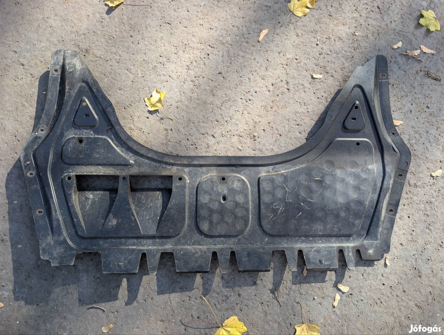 Audi A3 8p facelift alsó motor burkolat 
