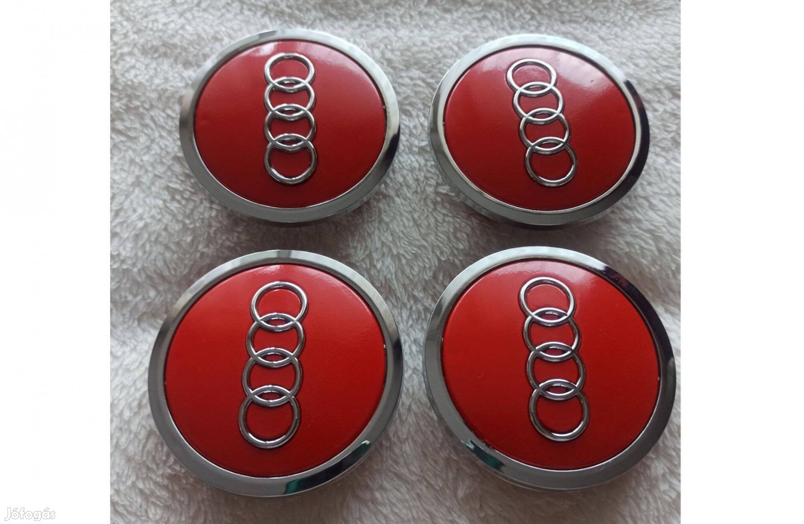 Audi A3 A4 A5 A6 A7 A8 piros felni közép kupak