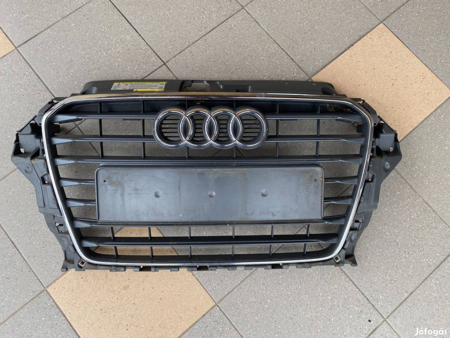 Audi A3 Sport Back 2012- gyári hűtőmaszk 8v3853037