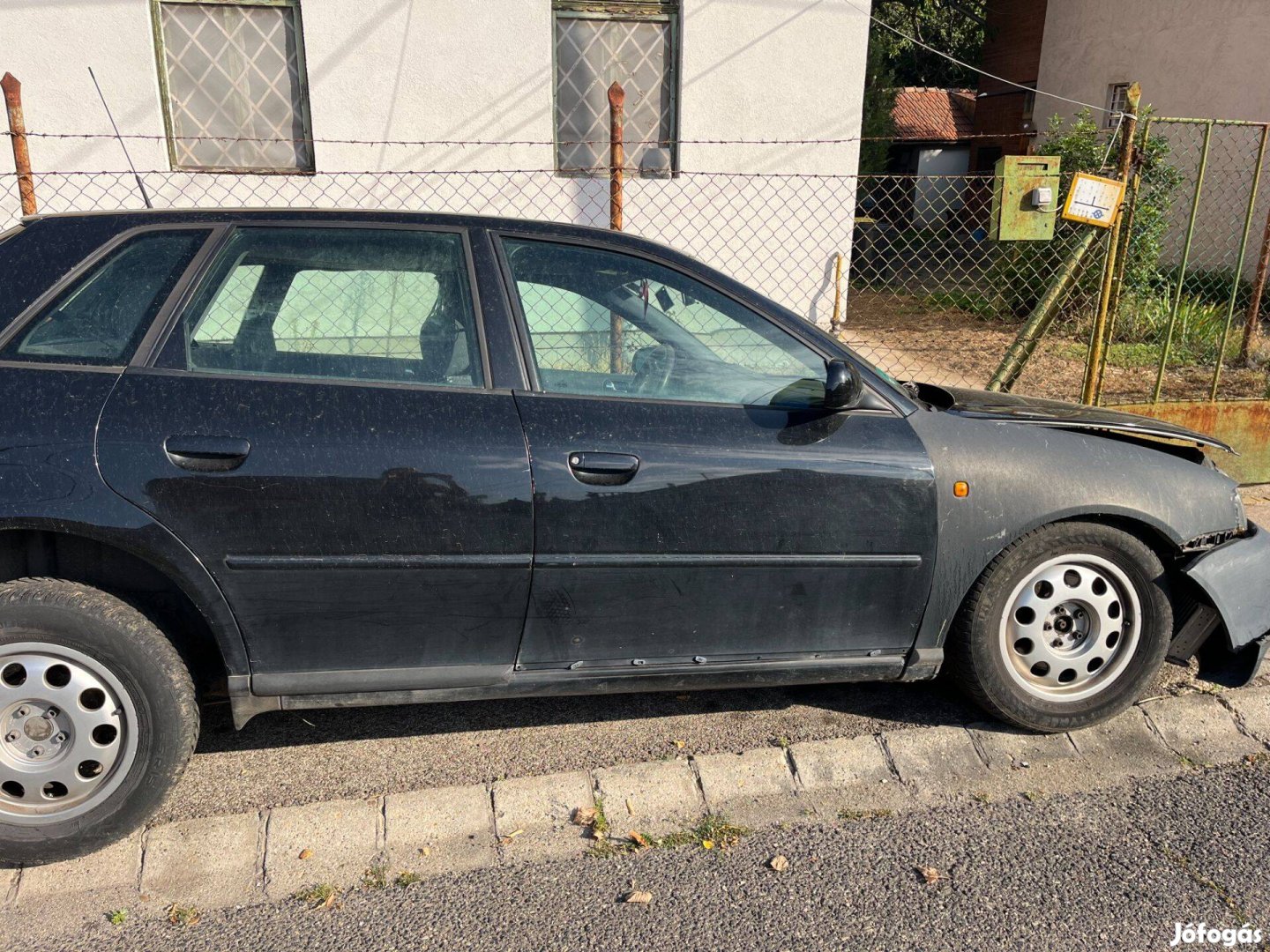 Audi A3-as 8L, 5 ajtós, eleje törött