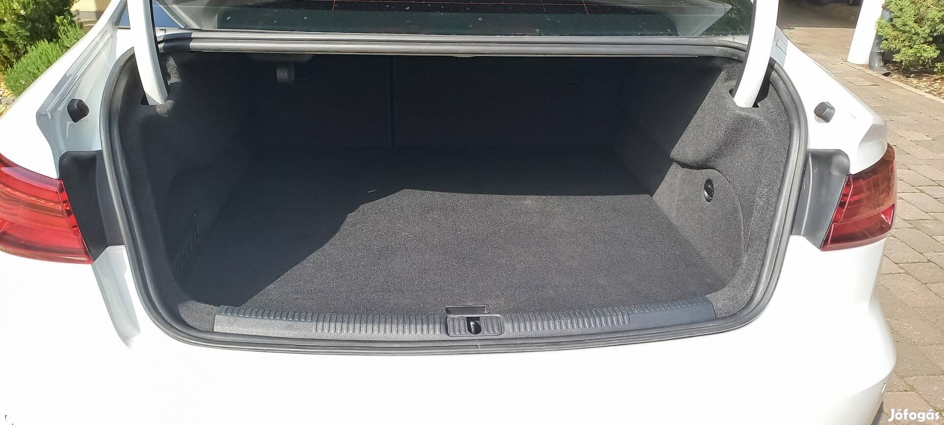 Audi A3 csomagtér magasító 