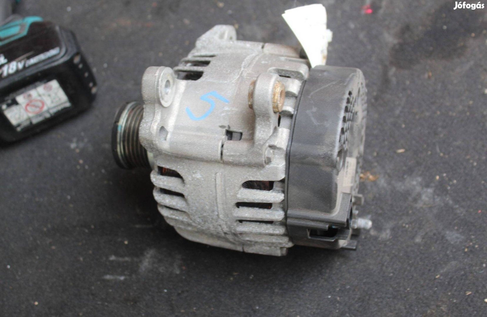 Audi A4 2015- 2.0TDI generátor 04L903024 (5)