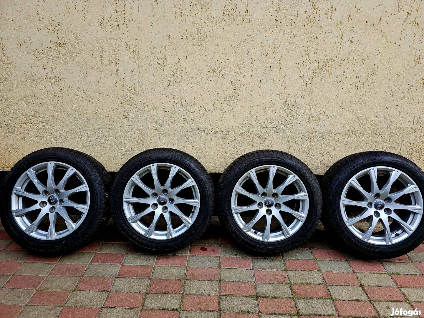 Audi A4 225/50 R17 gyári téli kerékszett: alufelni+Goodyear Ultragrip