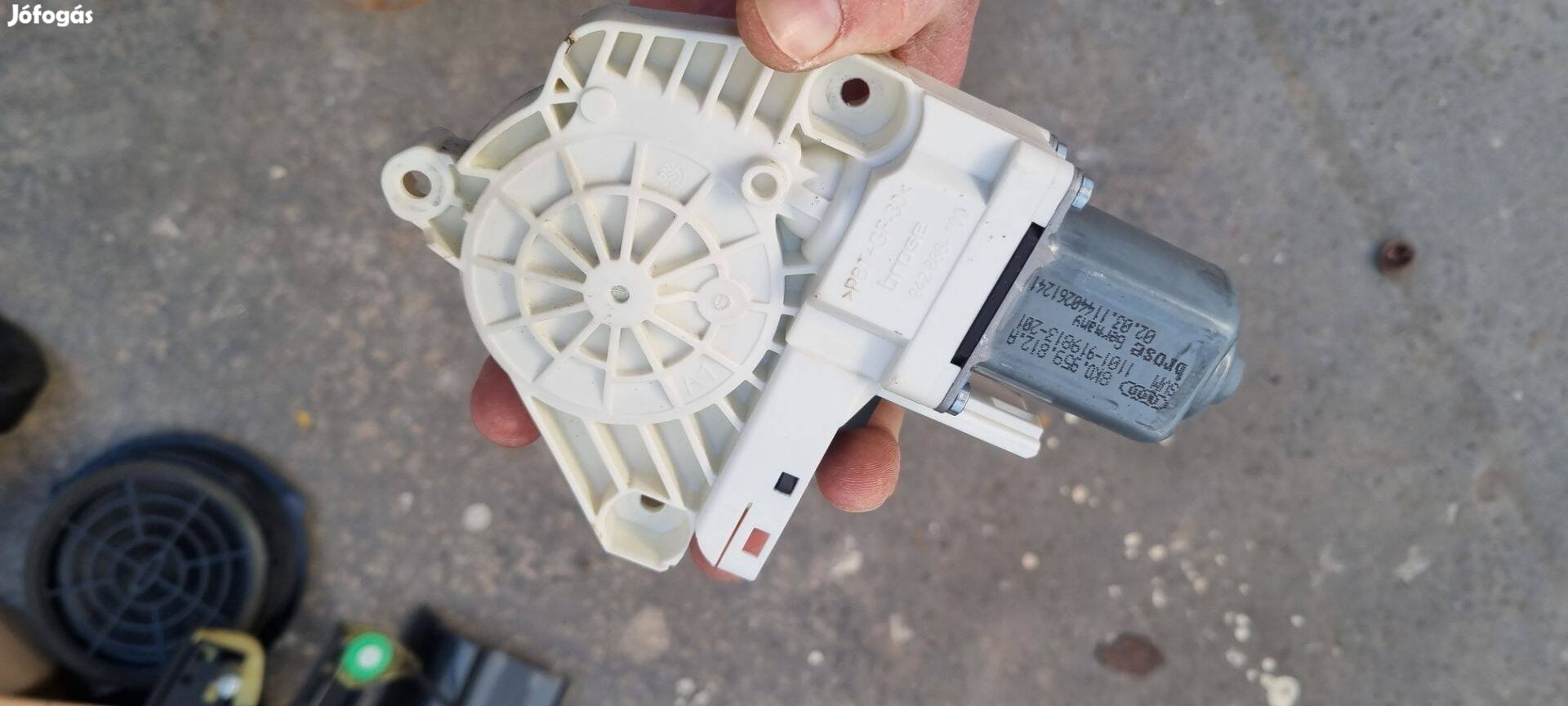 Audi A4 A5 A6 Q3 Q5 Jobb hátsó ablakemelő motor 8k0959812a