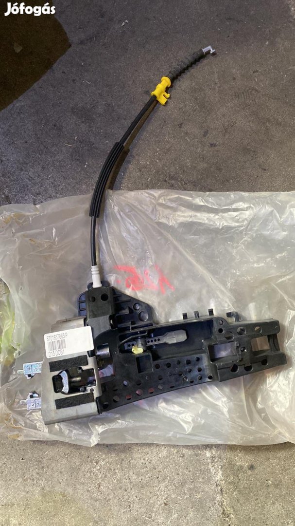 Audi A4/A5 bal oldali zártartó 8T01837885 eladó