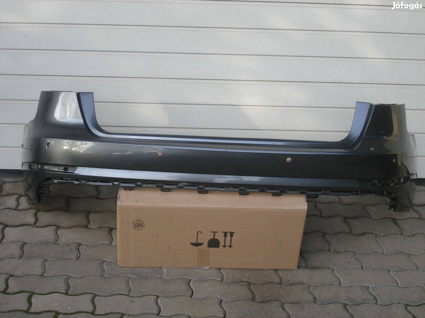 Audi A4 Avant 4 radaros hátsó lökhárító 8W9807511J 2016-tól