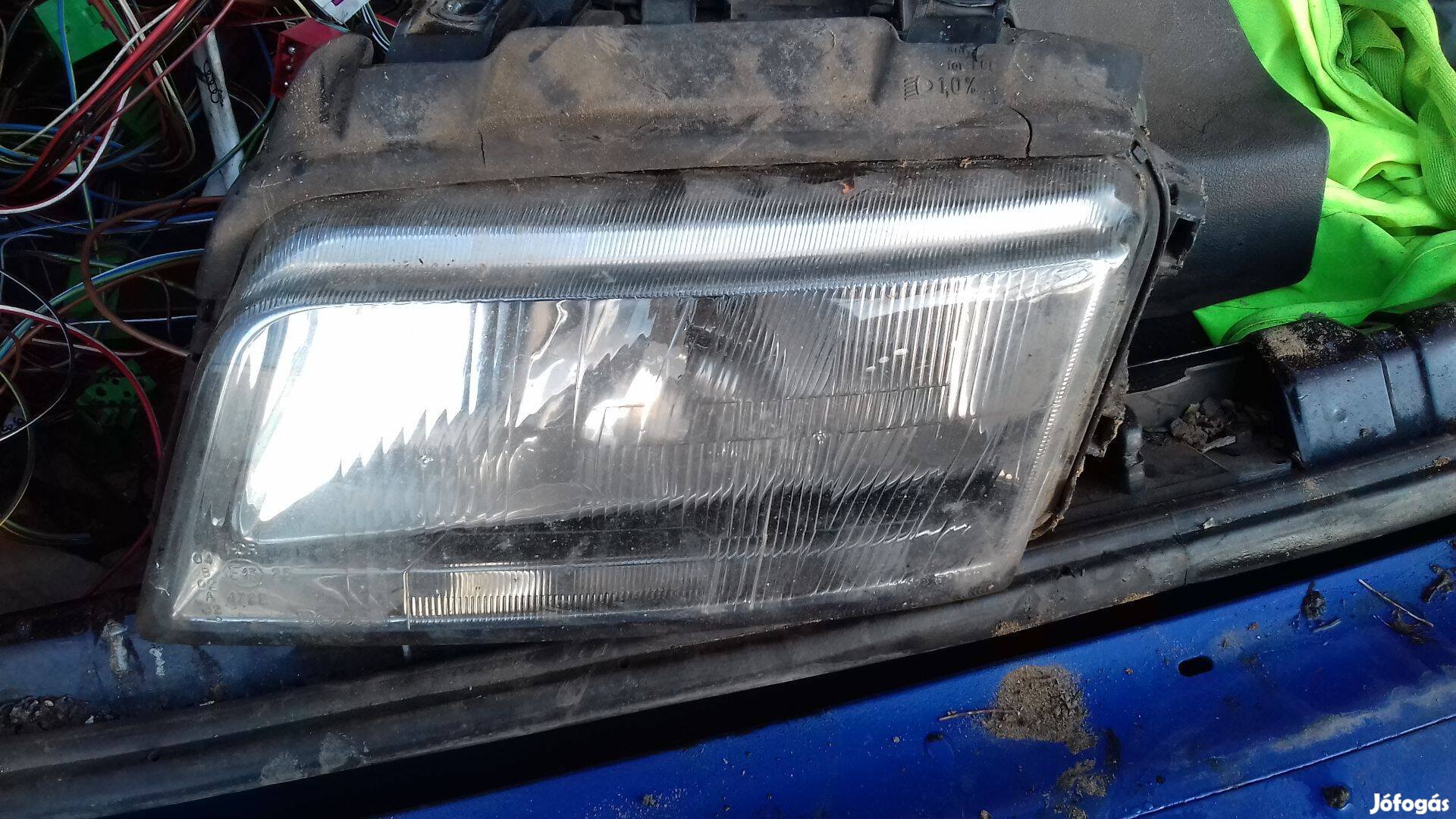 Audi A4 B5 Bal Első Lámpa (Postázom is)