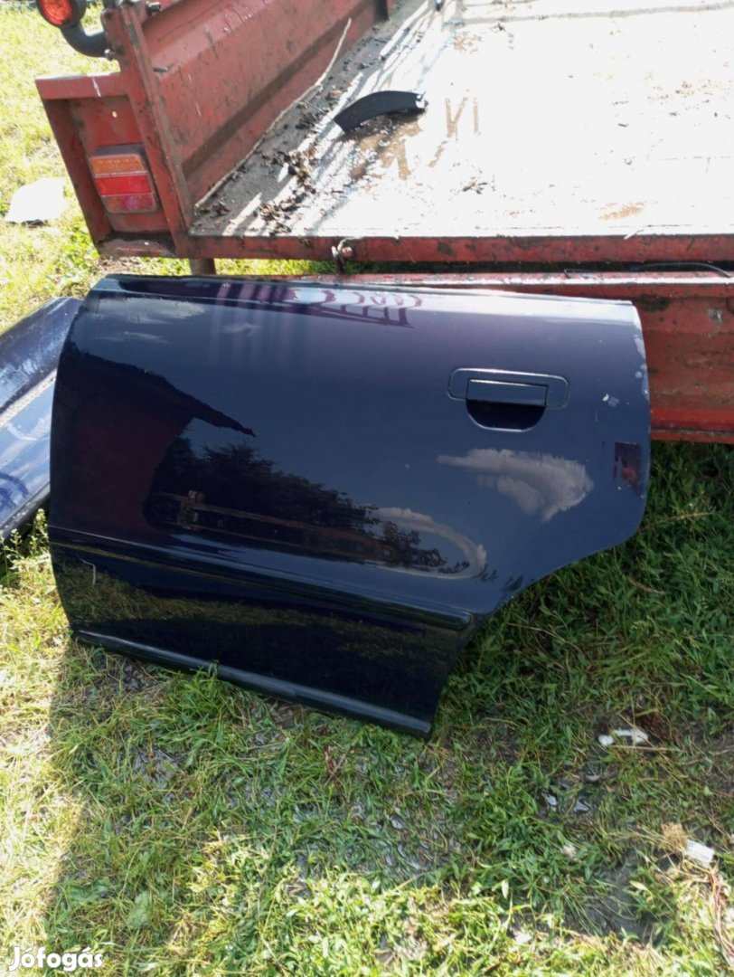 Audi A4 B5 Bal Hátsó Ajtó (Postázom is)