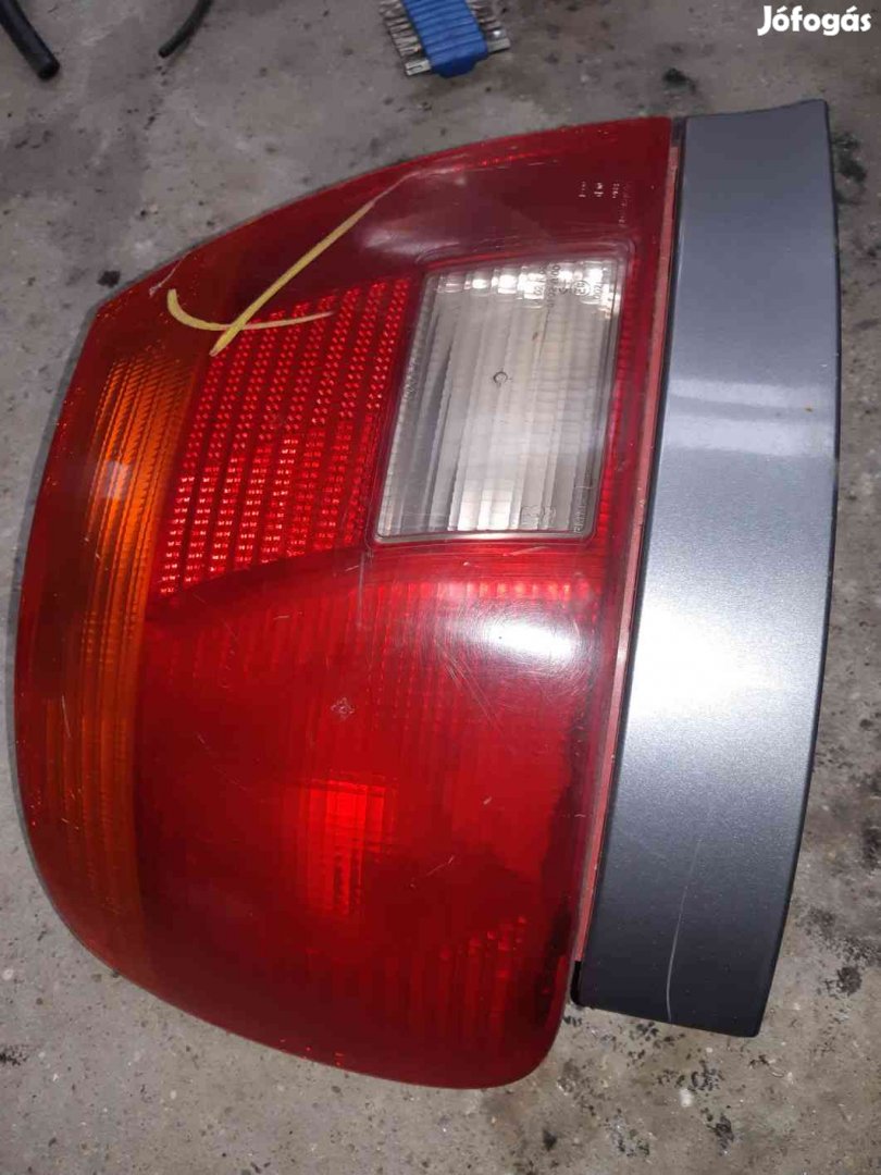 Audi A4 B5 Bal Hátsó Lámpa