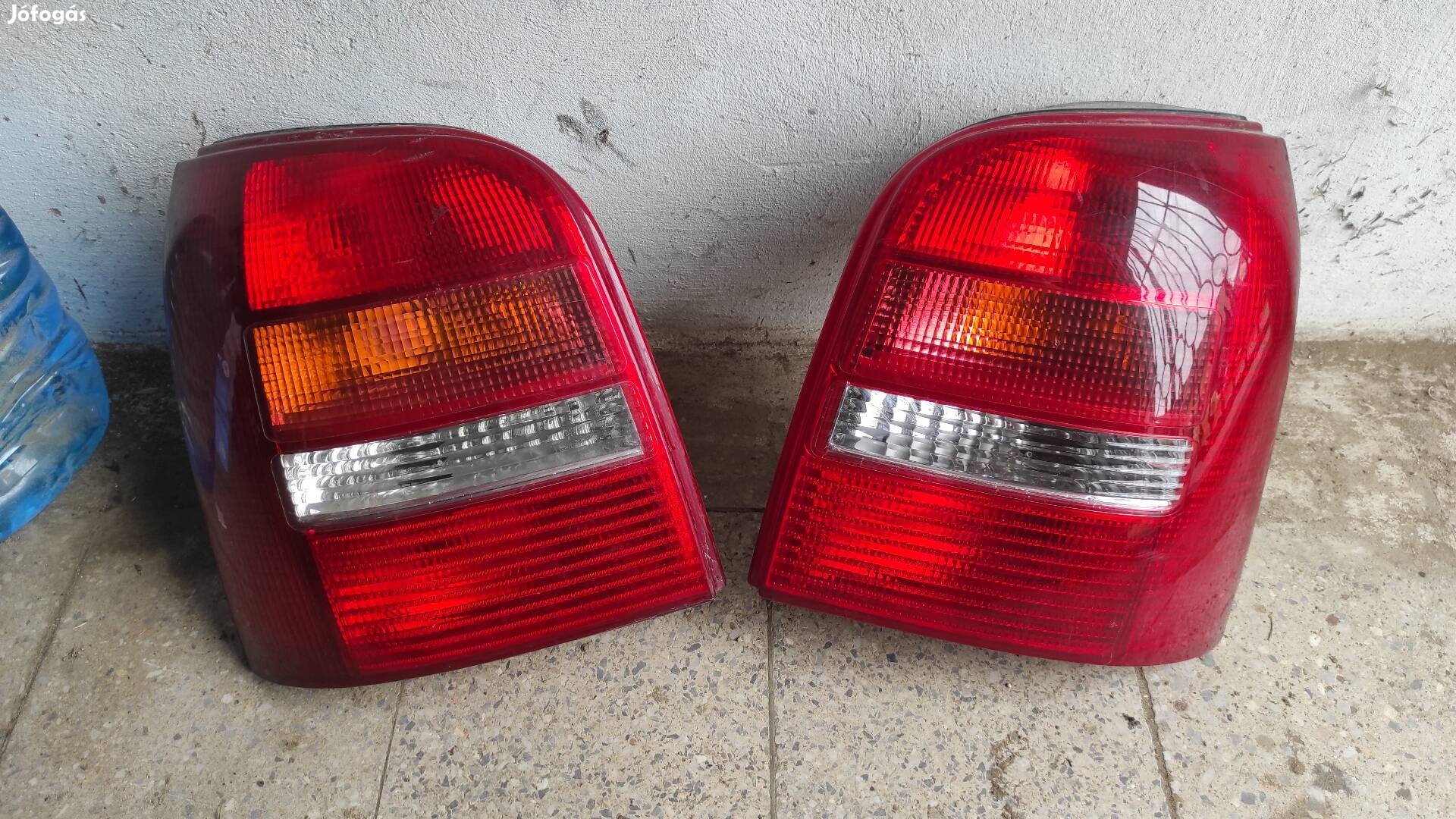 Audi A4 B5 hátsó lámpa