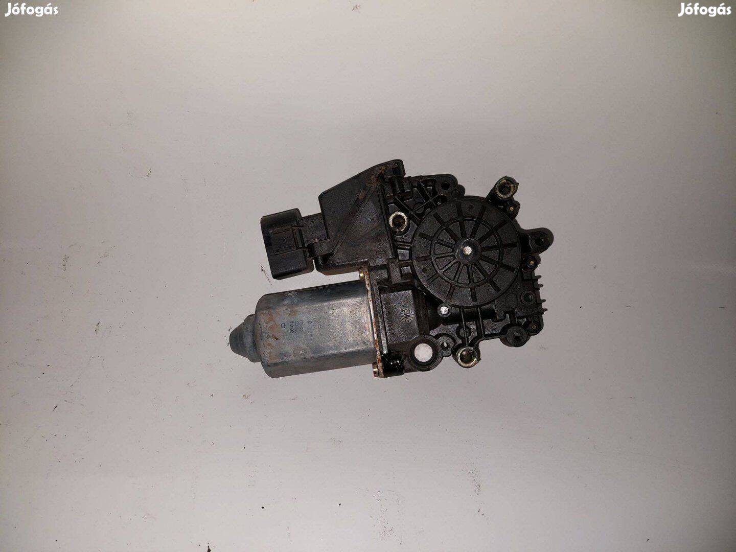 Audi A4 B5 jobb első ablakemelő motor