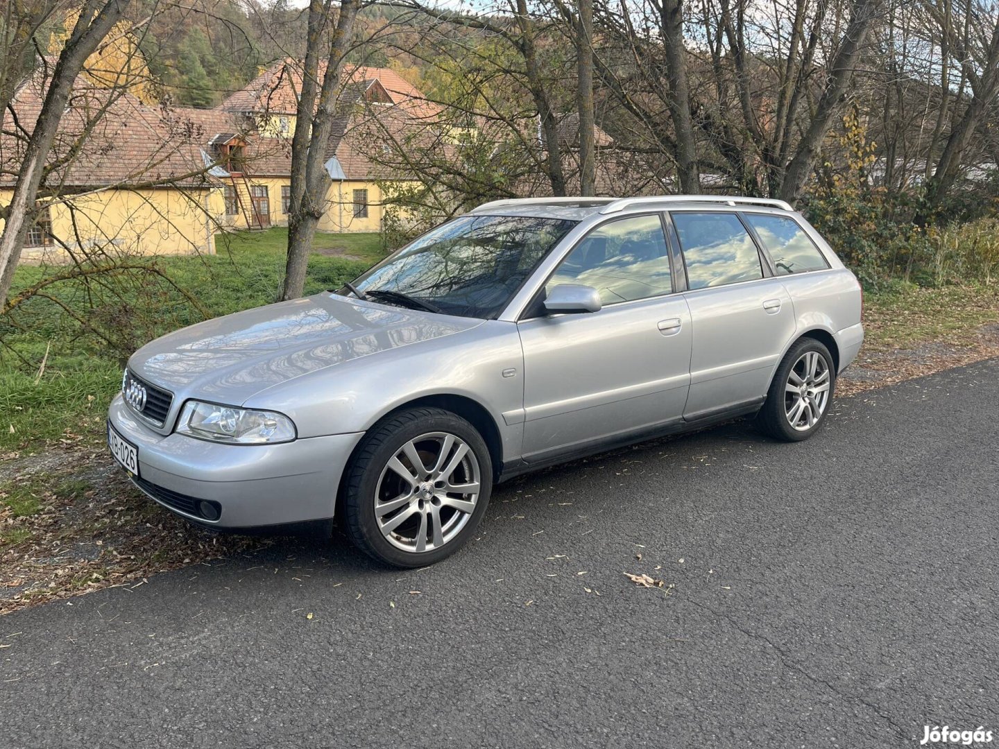 Audi A4 B5 kombi autó