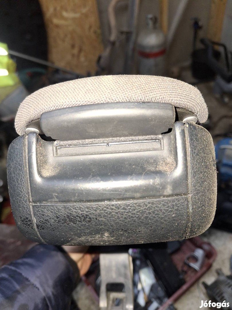 Audi A4 B6 B7 SEAT Exeo szövet könyöklő nyitó füle ép 