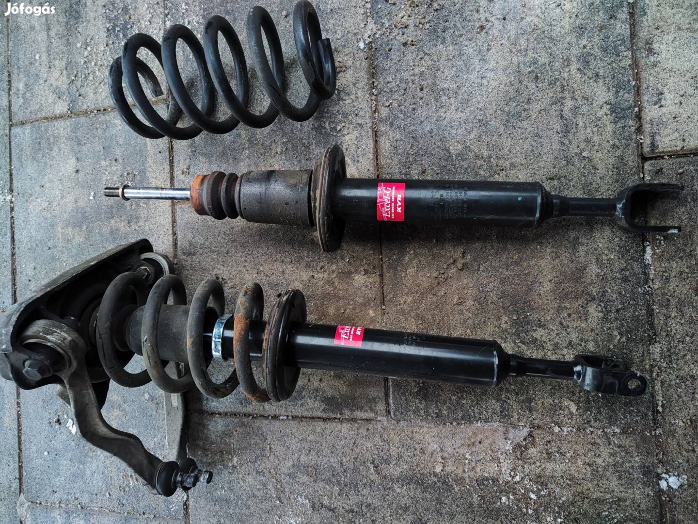 Audi A4 B6 B7 újszerű lengéscsillapító rugókkal együtt