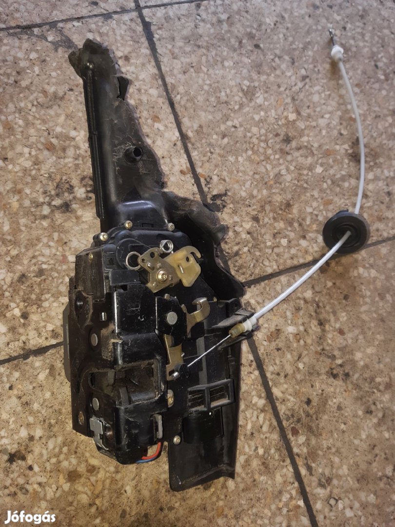 Audi A4 B6 Bal Első Ajtó Zárszerkezet Központizár Motor