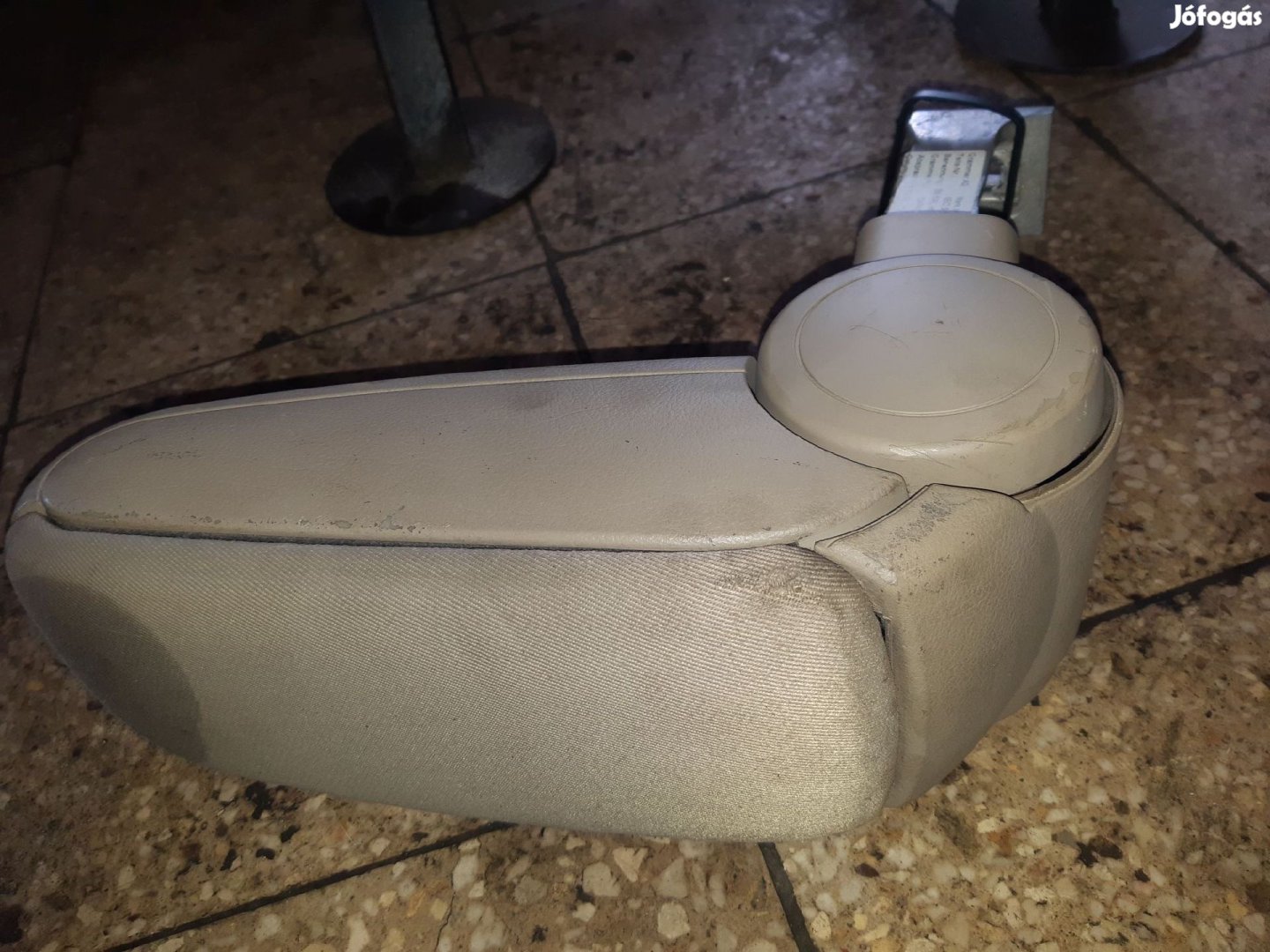 Audi A4 B6 Könyöklő