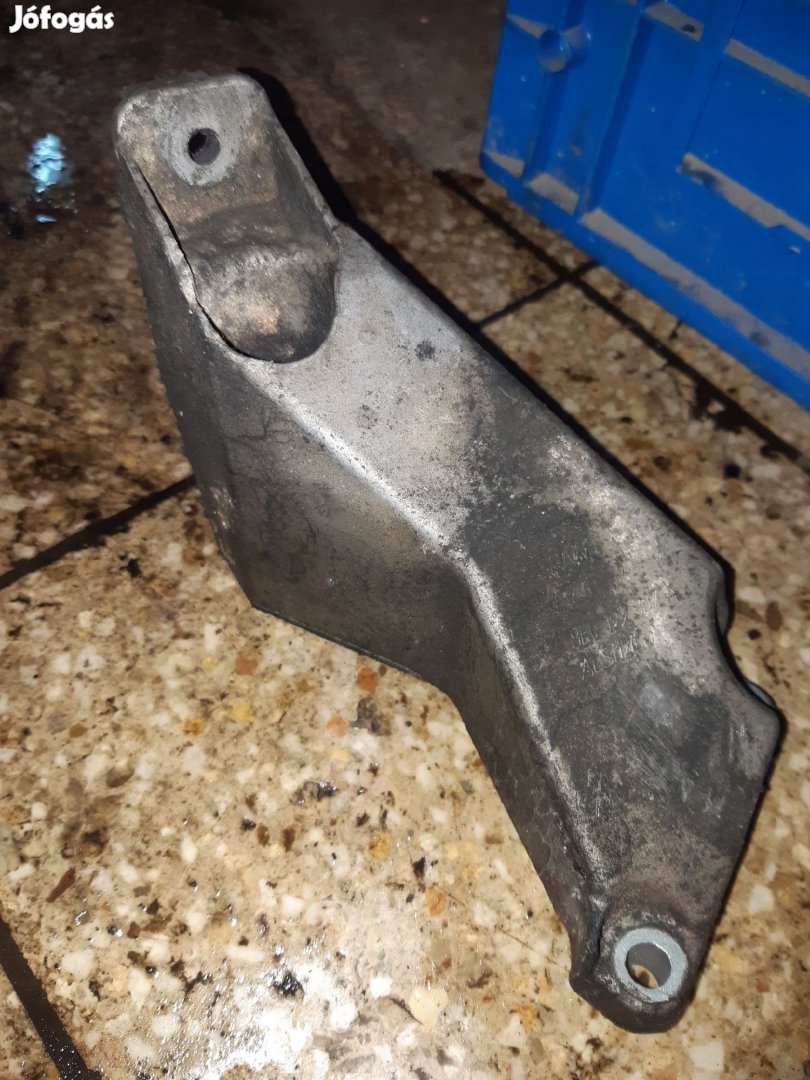 Audi A4 B6 Motortartó Bak