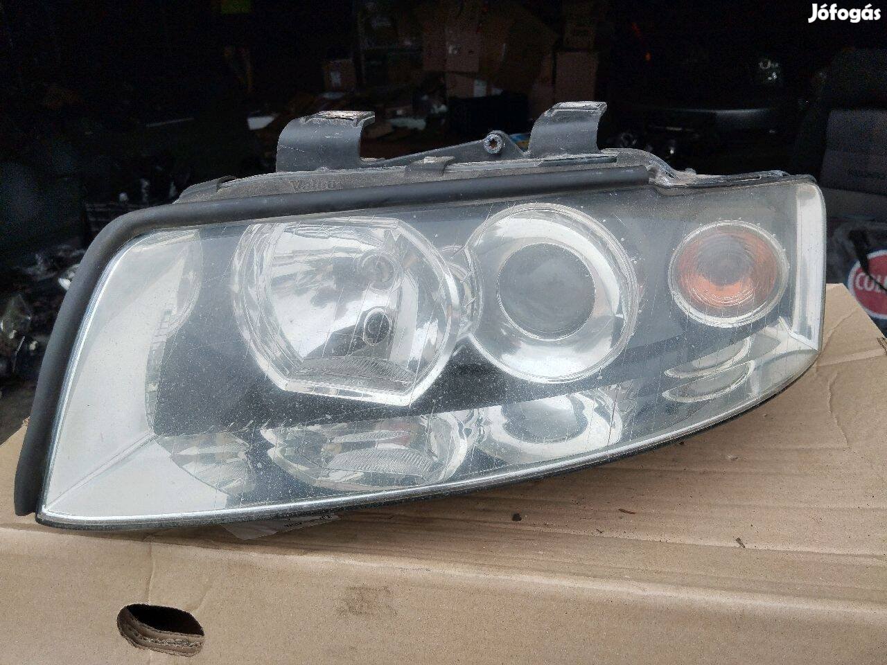 Audi A4 B6 bal első fényszóró
