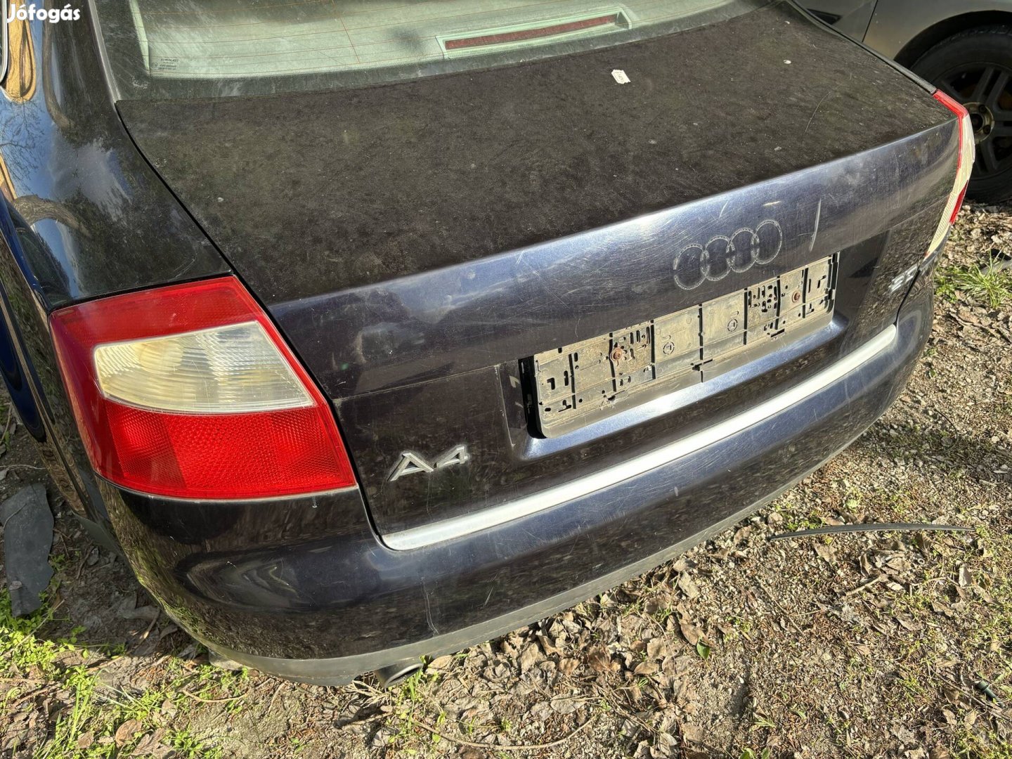 Audi A4 B6 csomagtér ajtó hátsó lökhárító lámpa 
