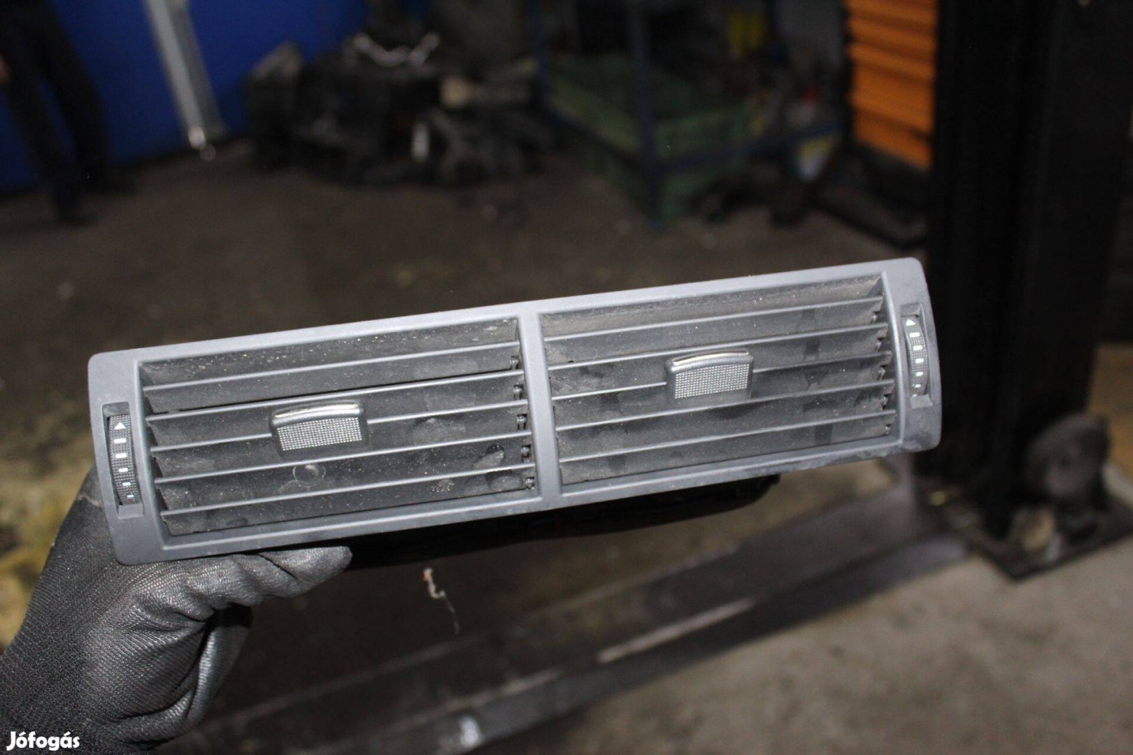 Audi A4 B7 2004-2009 2.0D középső szellőző 8e0820951