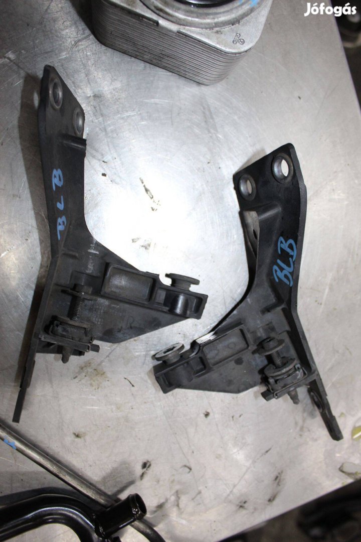 Audi A4 B7 2.0D 2004-2009 felső fényszóró tartó