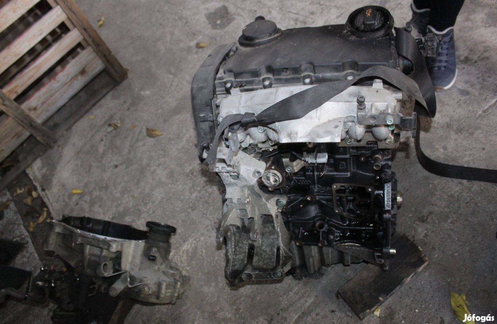 Audi A4/B7 2.0D Fűzött blokk hengerfejjel/ motor BLB