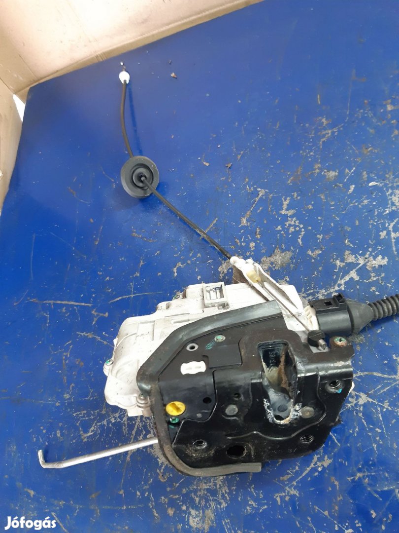 Audi A4 B7 Bal Első Ajtó Zárszerkezet + Központizár Motor