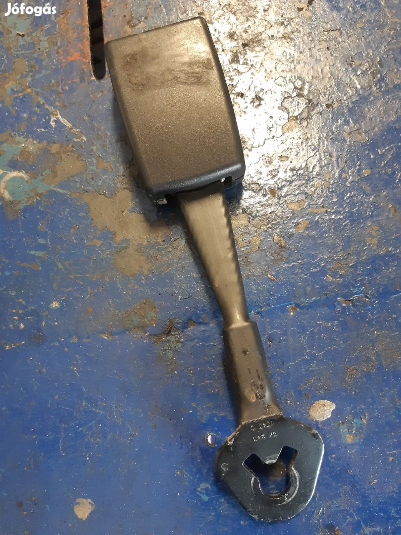 Audi A4 B7 Bal Első Biztonsági Öv Csatlakozó