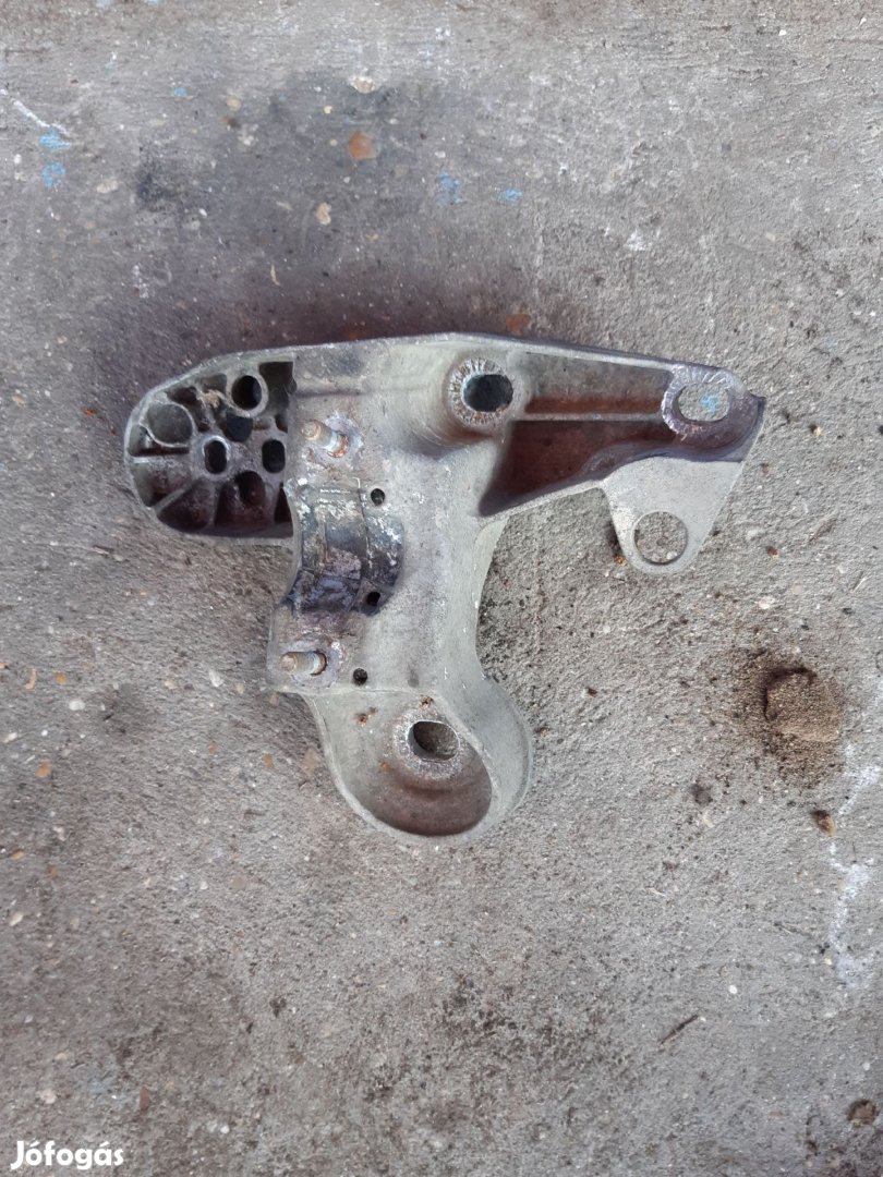 Audi A4 B7 Bal Motortartó Bak