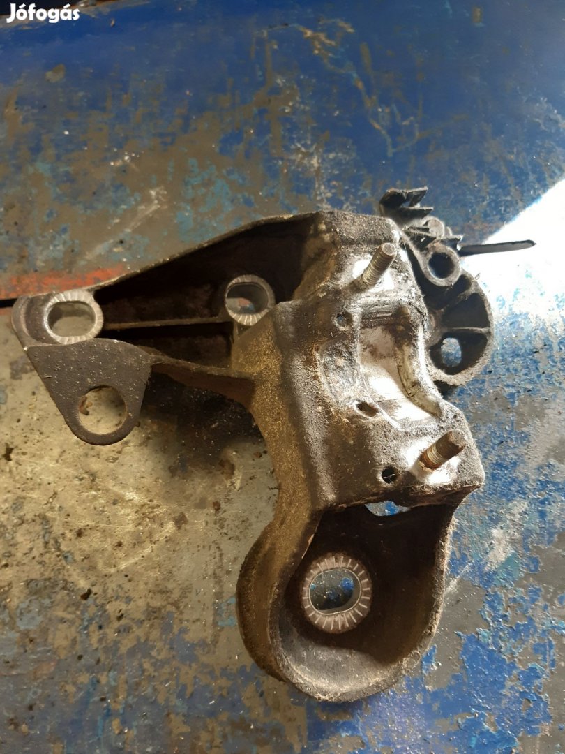 Audi A4 B7 Jobb Motortartó Bak